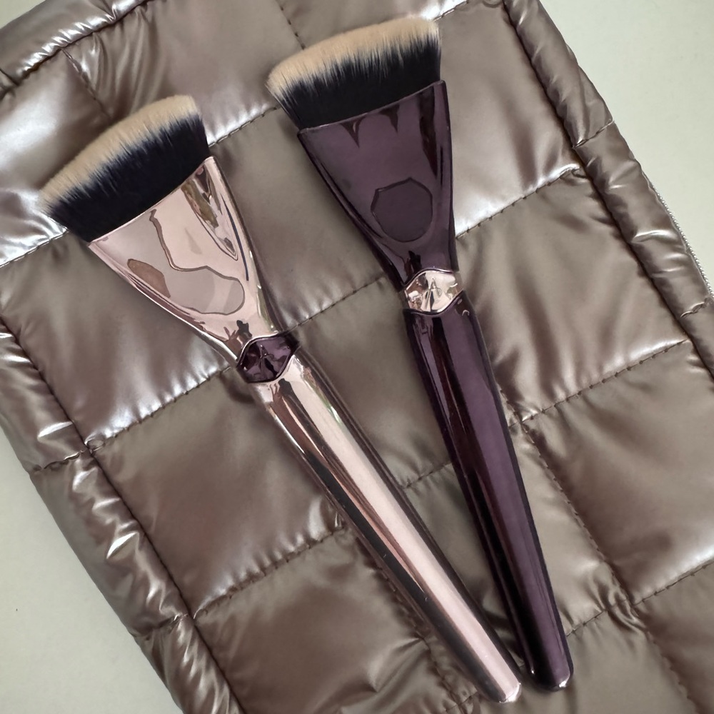 Anisa Beauty Crescent Contour Brush